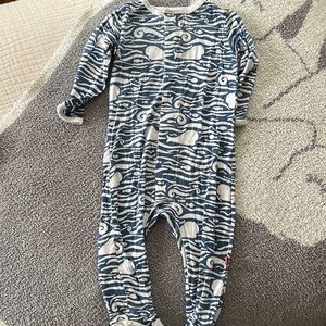 Magnetic Me Whale Footies